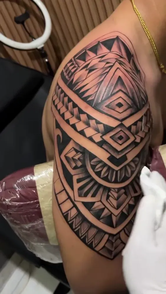 Bold Polynesian blackwork sleeve freshly finished on an upper arm